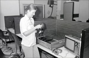 Employee of the Biomedical Learning Resource Center at a Student Media Station, number 5   (click for a larger preview)